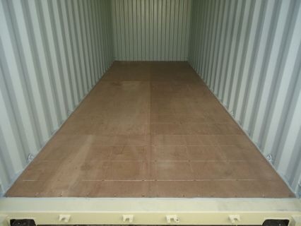 Equipment container with metal floor